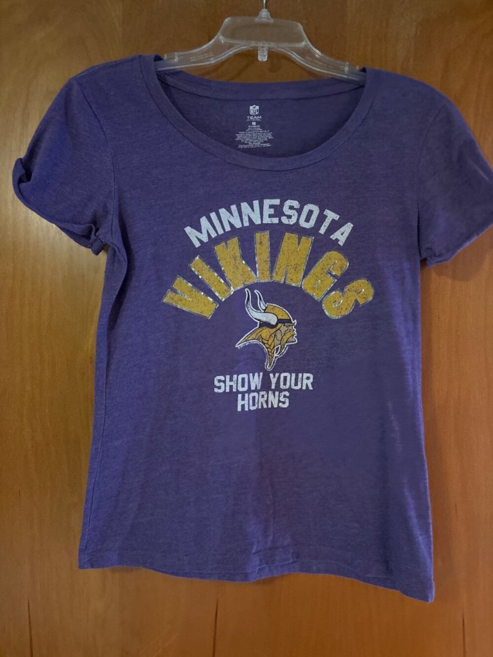 NFL Team Apparel Minnesota Vikings Show Your Horns Purple T-shirt Size Medium - Picture 3 of 4